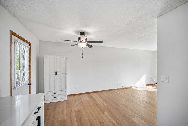 942 9th Avenue NW, Altoona, IA 50009
