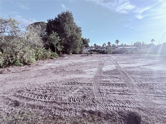 76 Gold Key CT, North Fort Myers, FL 33917