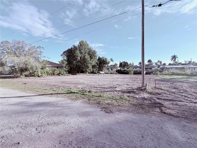 76 Gold Key CT, North Fort Myers, FL 33917