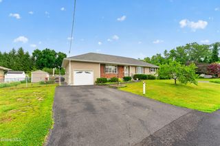 4 Marietta Drive, Colonie, NY 12205