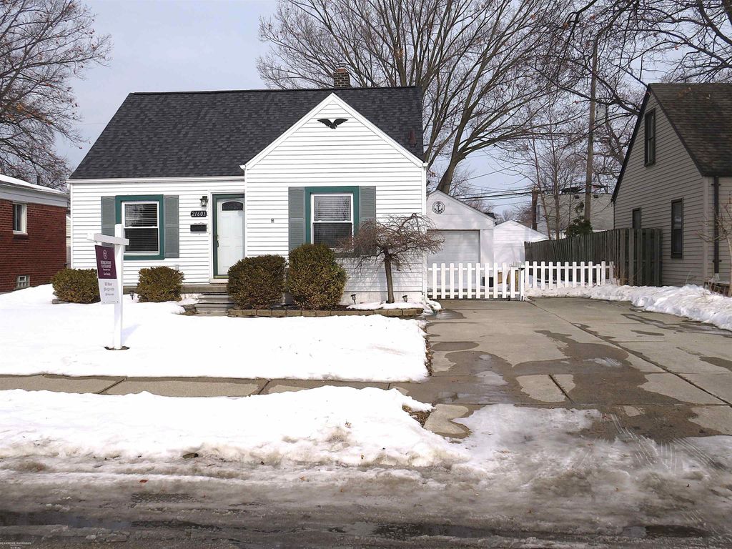 21601 Kramer Street, Saint Clair Shores, MI 48080