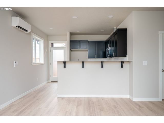 6225 Se Knapp St B, Portland, OR 97206