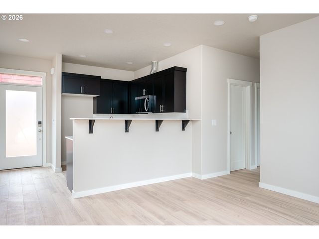 6225 Se Knapp St B, Portland, OR 97206