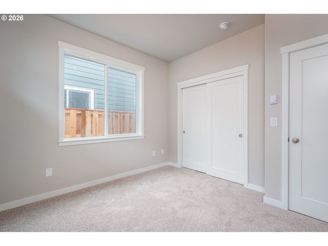 6225 Se Knapp St B, Portland, OR 97206