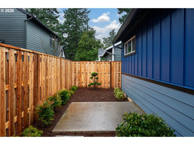 6225 Se Knapp St B, Portland, OR 97206