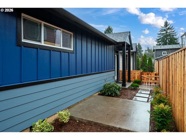 6225 Se Knapp St B, Portland, OR 97206