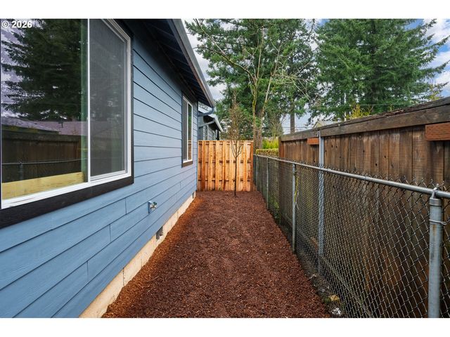 6225 Se Knapp St B, Portland, OR 97206