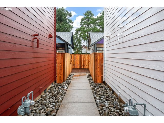 6225 Se Knapp St B, Portland, OR 97206