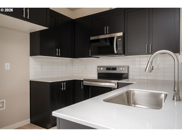 6225 Se Knapp St B, Portland, OR 97206