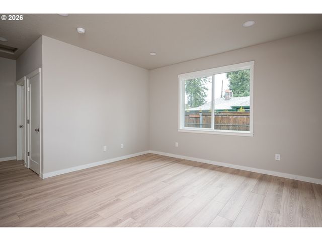 6225 Se Knapp St B, Portland, OR 97206