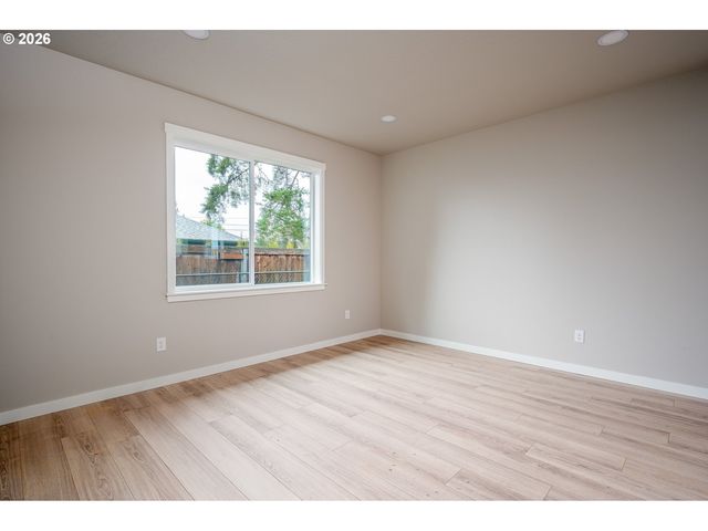 6225 Se Knapp St B, Portland, OR 97206