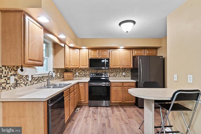 489 SUNDAY DR, Harrisburg, PA 17111