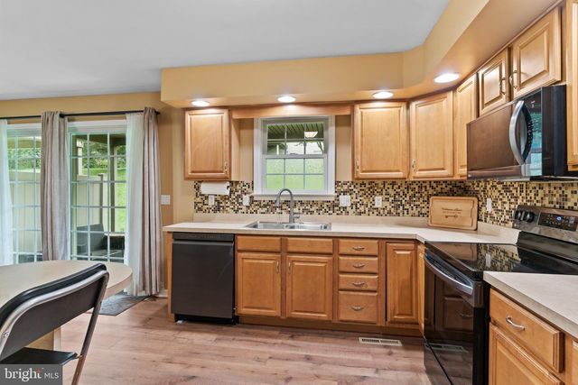 489 SUNDAY DR, Harrisburg, PA 17111
