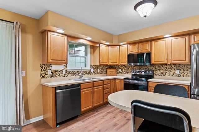 489 SUNDAY DR, Harrisburg, PA 17111