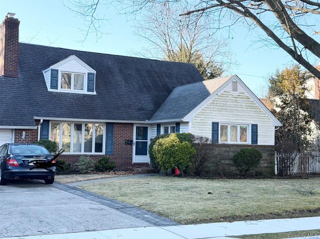 90 Amherst Street, Garden City, NY 11530