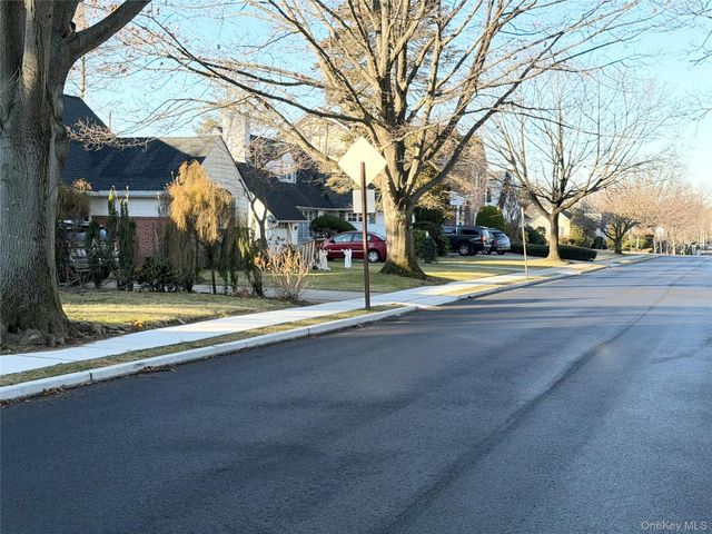 90 Amherst Street, Garden City, NY 11530