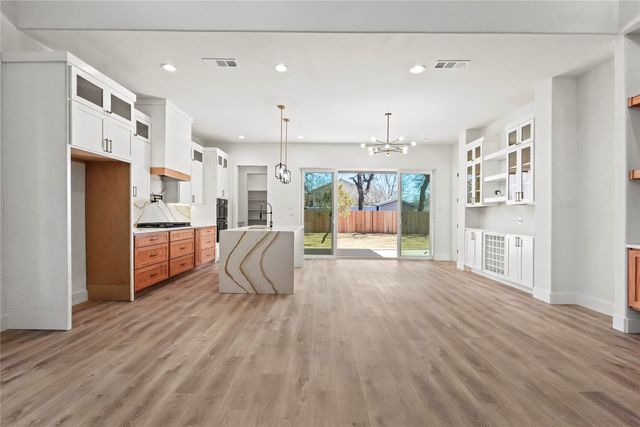 3906 Harlingen Street, Dallas, TX 75212