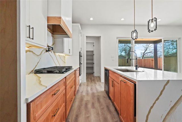 3906 Harlingen Street, Dallas, TX 75212