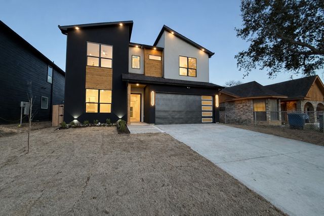 3906 Harlingen Street, Dallas, TX 75212