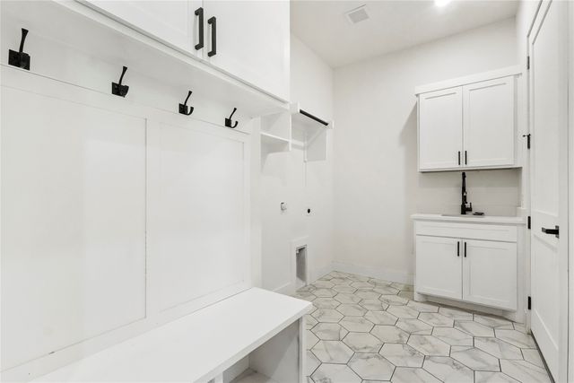 3906 Harlingen Street, Dallas, TX 75212