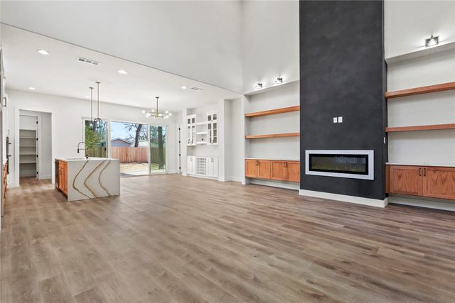 3906 Harlingen Street, Dallas, TX 75212