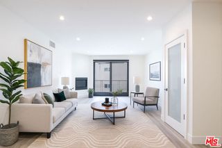 11800 Courtleigh Drive 404, Los Angeles, CA 90066