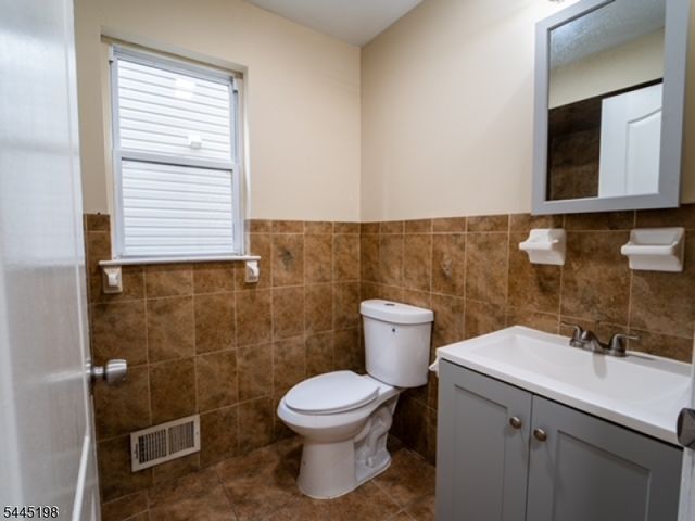 26 Mount Pleasant Ave, Newark City, NJ 07104