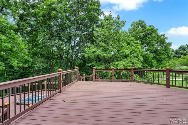 17 West Drive, Chesterfield, MO 63017