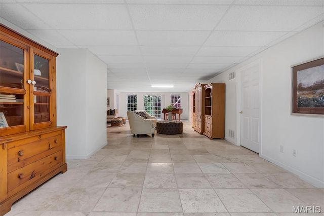 17 West Drive, Chesterfield, MO 63017