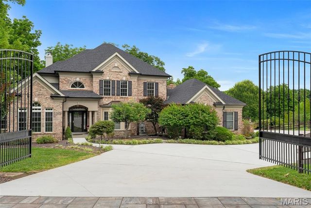 17 West Drive, Chesterfield, MO 63017