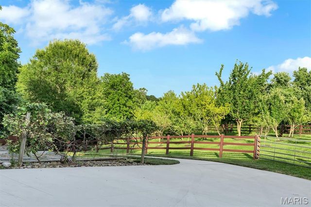 17 West Drive, Chesterfield, MO 63017