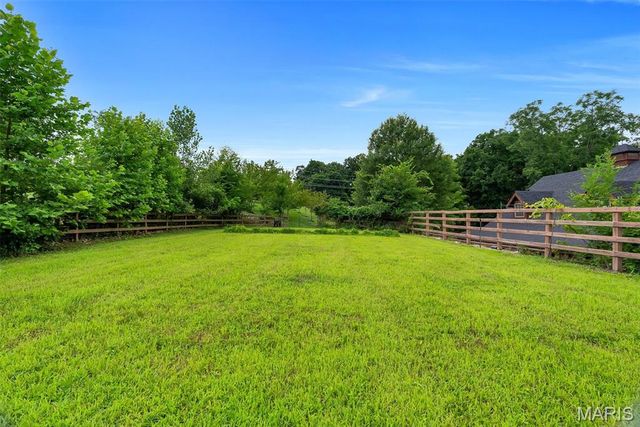17 West Drive, Chesterfield, MO 63017