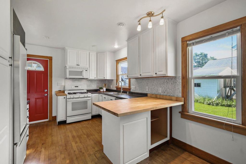 224 S Main Street, Oregon, WI 53575