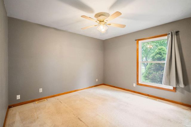 9482 E 100 South Road, Greentown, IN 46936