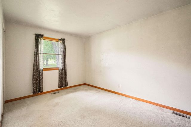 9482 E 100 South Road, Greentown, IN 46936
