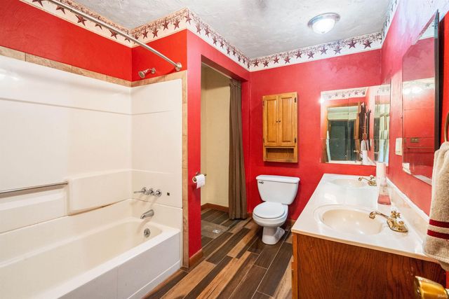 9482 E 100 South Road, Greentown, IN 46936