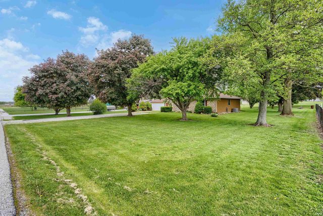 9482 E 100 South Road, Greentown, IN 46936