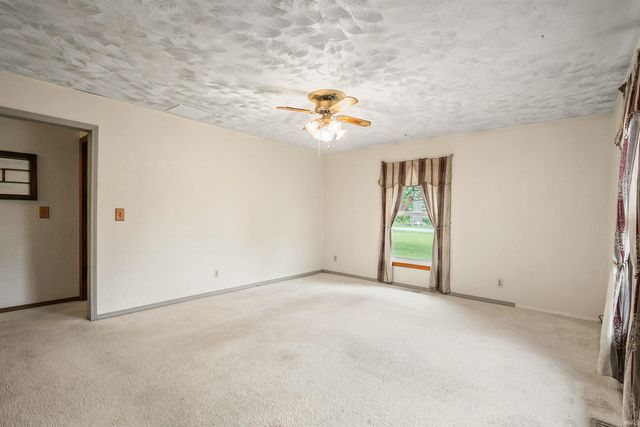 9482 E 100 South Road, Greentown, IN 46936