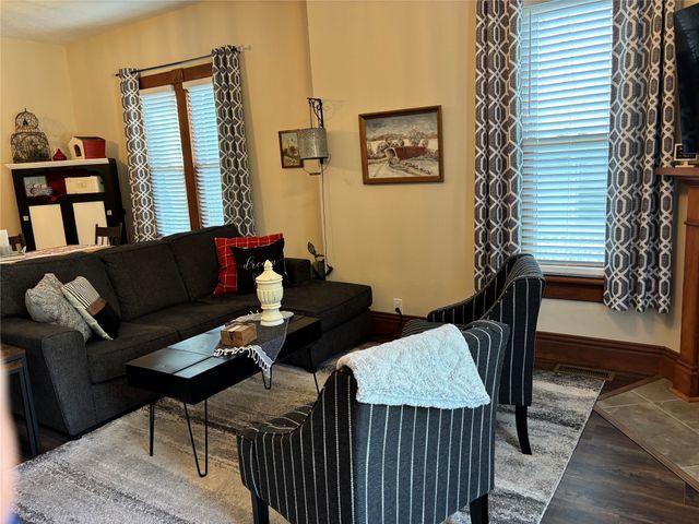 316 E Jefferson Street, Winterset, IA 50273