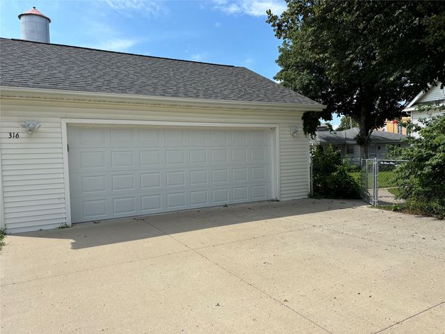 316 E Jefferson Street, Winterset, IA 50273