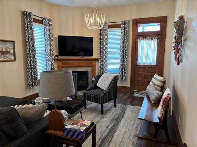 316 E Jefferson Street, Winterset, IA 50273