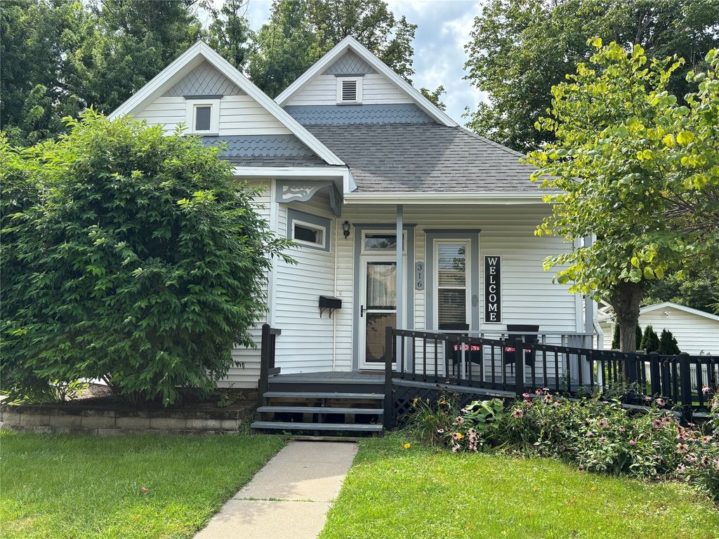316 E Jefferson Street, Winterset, IA 50273