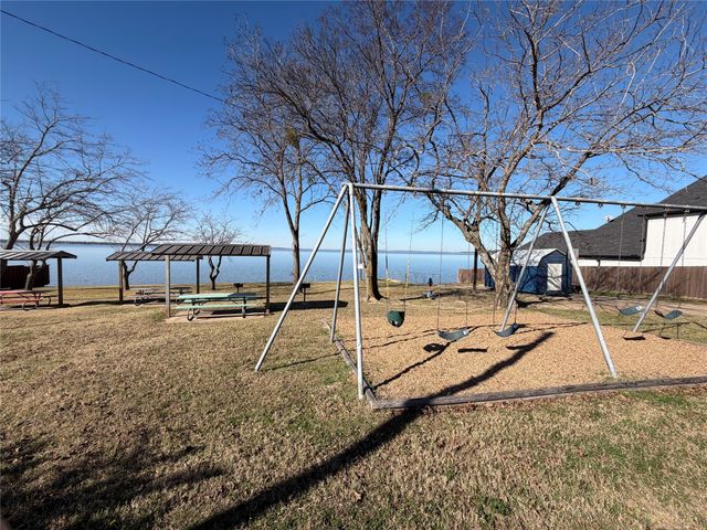 108 Westview Drive, Gun Barrel City, TX 75156