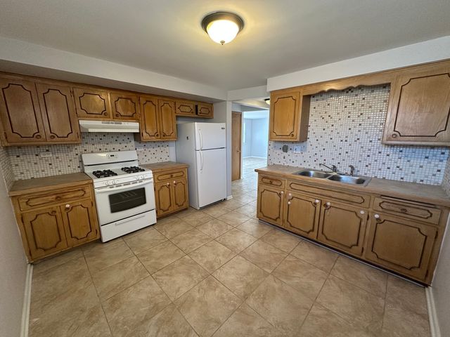 7400 N Harlem Avenue GE, Chicago, IL 60631