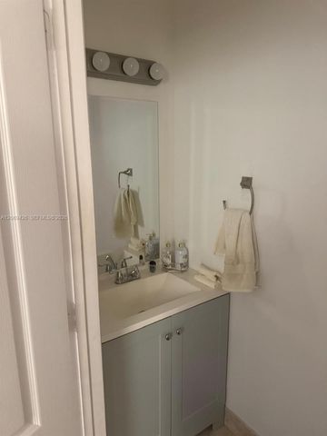 820 NE 212th Terrace 4, Miami, FL 33179