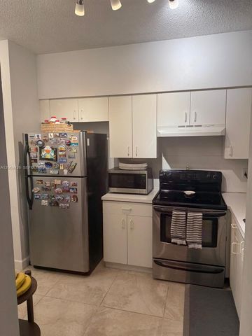 820 NE 212th Terrace 4, Miami, FL 33179