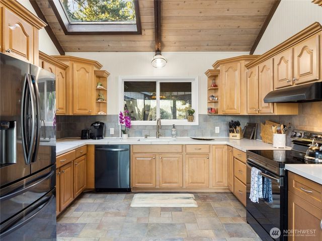 170 E Camus Drive, Shelton, WA 98584