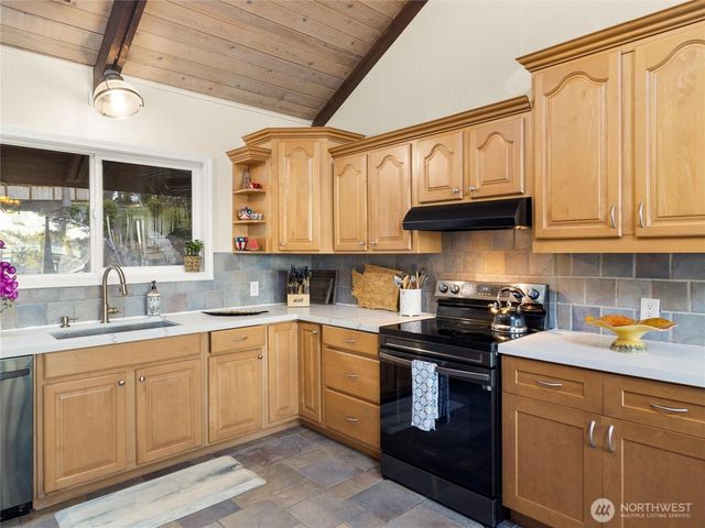 170 E Camus Drive, Shelton, WA 98584