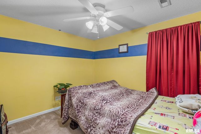 5312 HILLANDALE Road, Davenport, IA 52806