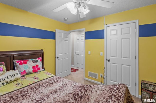 5312 HILLANDALE Road, Davenport, IA 52806